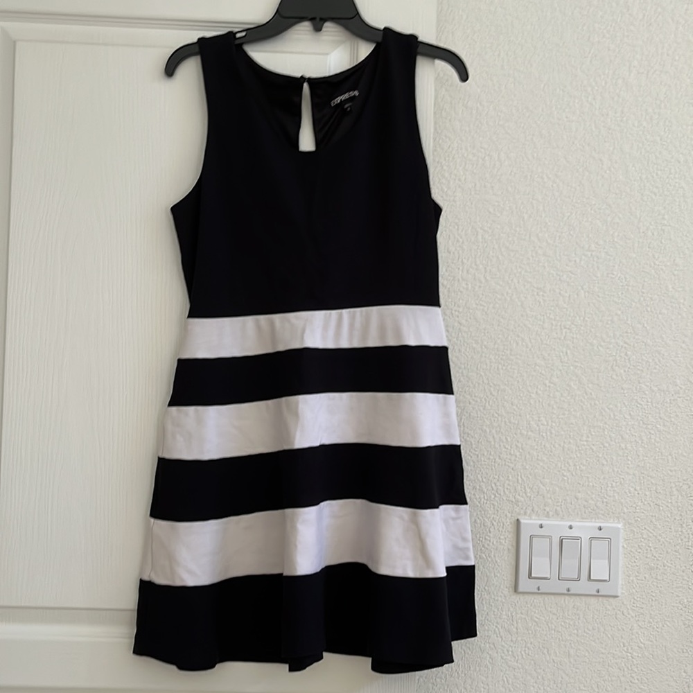 Express black and white dress